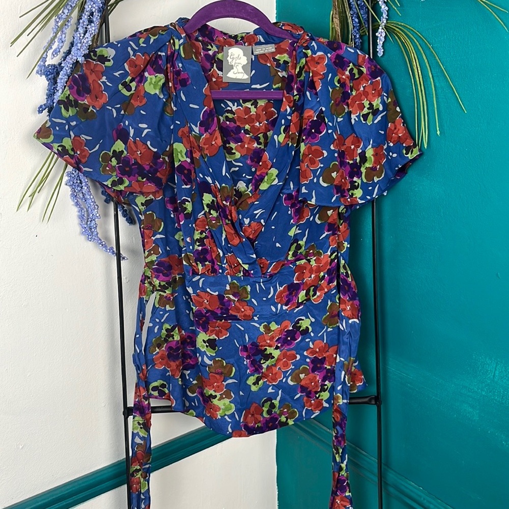 Girls from Savoy Anthropologie
Blue Floral Silk Tie Waist Top blouse sz 4 - Picture 4 of 7